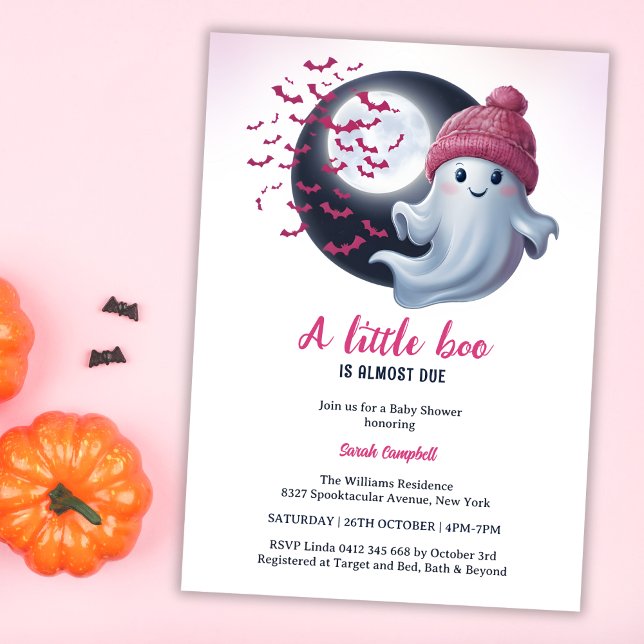 Convites Fantasma Bonito Um Pequeno Chá de fraldas De Hallo (Cute Ghost A Little Boo Is Almost Due Halloween-Themed Pink Girl Baby Shower Invitation)