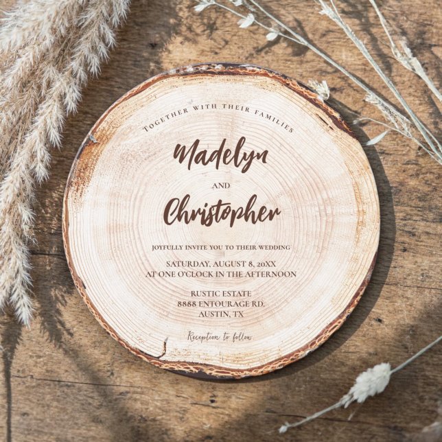 Convites Fatia de Madeira com Letreiro de Casamento Rústico (Unique round wedding card with a rustic wood cut slice background.)