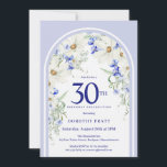 Convites Festa aniversário de 30 anos de Arco Floral Branco<br><div class="desc">Um bonito padrão floral azul e branco decora um arco de Boho. As margaridas brancas elegantes e as flores silvestres de prados azuis agudos criam o primavera perfeito e a paleta de verão. Pop de texto azuis nítidos contra o fundo branco. Design feminina e elegante. Este elemento faz parte da...</div>