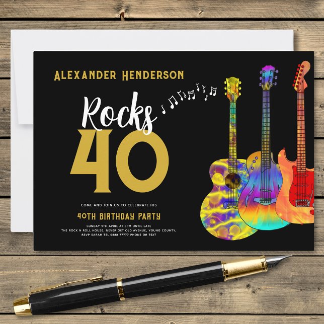 Convites Festa aniversário de 40 anos de Música Violão Roch (Rock and roll 40th birthday party black and gold invitation with name rock 40 and colorful guitars)