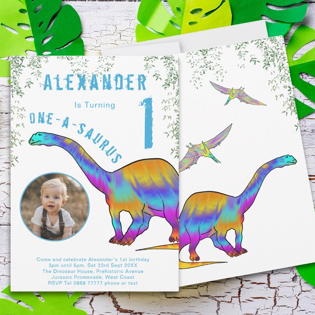 Convites Festa Colorida do primeiro aniversario do Dinossau (Colorful dinosaur one a saurus 1st birthday party invitation watercolor dinos and photo template )