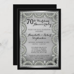 Convites Festa de 70 de Casamento de Silver e Diamond<br><div class="desc">Formas de aparência de diamante falso elegante em gradiente de tona prateada e convites de festas de 70 de Casamento de fundo preto. Design original por Holiday Hearts Design (direitos reservados). Se você tiver alguma dúvida ou precisar de assistência com o design, por favor, envie-nos uma mensagem ou envie-nos um...</div>