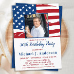 Convites Festa de aniversário 50ª Foto Personalizada do Sin<br><div class="desc">CONVITES DE ANIVERSÁRIO da bandeira americana. Convide amigos e família para a sua celebração patriótica de aniversário com estes convites modernos da bandeira americana. Personalize este convite da bandeira americana com seu evento, foto, nome e detalhes da festa. Veja nossa coleção para dar presentes patrióticos, favoritos para festas e suprimentos...</div>
