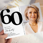 Convites Festa de aniversário 60ª Foto Branca Preta<br><div class="desc">Crie memórias duradouras na sua cesta de 60 anos com esses convites de festas de aniversários clássicos preto e branco! Apresentando uma fonte grande e ousada serif que mostra o número '60', uma foto do aniversariante / menina, e um modelo moderno que é fácil de personalizar, esses convites irão capturar...</div>