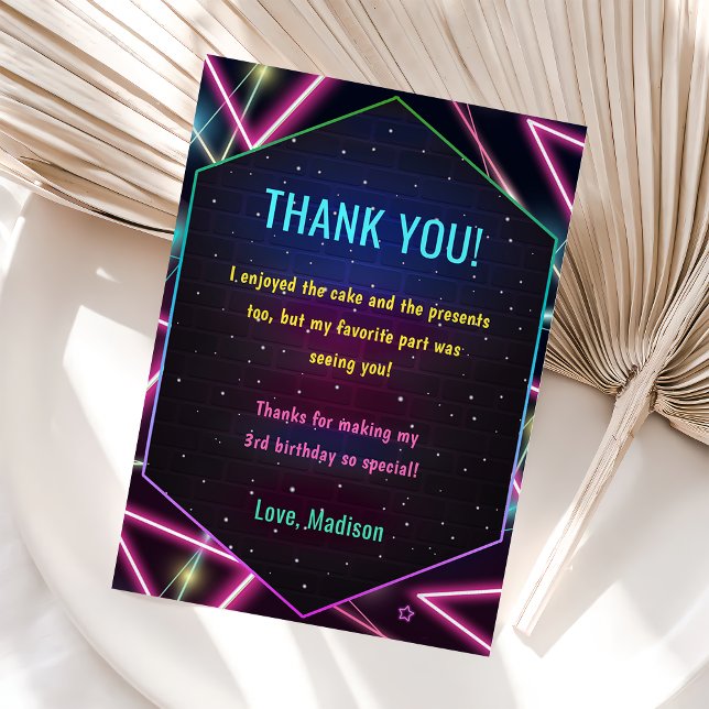 Convites Festa de aniversário das luzes de neon brilhantes (Criador carregado)