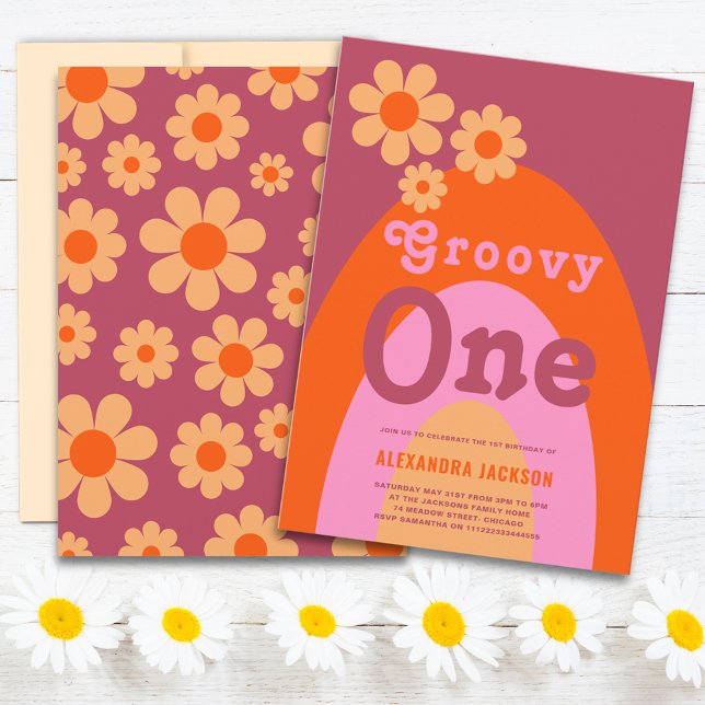 Convites Festa de Aniversário de 1 Ano Groovy One Daisy Arc (Groovy one retro daisy arch 1st birthday party invitation orange pink yellow)