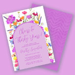 Convites Festa de aniversário de 30 anos de Arco de Flor Se<br><div class="desc">Um arco de Boho roxo rodeia seus detalhes de aniversário de 30 anos. Flores silvestres coloridas adicionam um toque floral em roxo, amarelo alaranjado e vermelho. A escrita moderna também em roxo adiciona uma vibração de tendência que também é feminina. O dorso é roxo profundo com um sutil padrão de...</div>