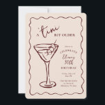 Convites Festa de aniversário de 30 anos de Tini Bit Antigo<br><div class="desc">30! Nosso convite de aniversário "Um Tini Bit Antigo" é a maneira perfeita de celebrar esse marco no estilo. Apresentando um amável vidro martini desenhado à mão, este elegante e divertido design dá o tom a uma sofisticada sofisticada soirée com coquetéis. Personalize com os detalhes do evento e personalize as...</div>