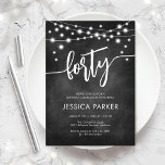 Convites Festa de aniversário de 40 anos Preto para Painéis<br><div class="desc">Convite de festas aniversário de 40 anos. Design preto e branco elegante com padrão de quadro. Cartão de convite moderno clássico com luzes de fada e fonte de script. Perfeito para uma comemoração de na moda 40 dias. Personalize com seus próprios detalhes. Pode ser personalizado para qualquer idade! Impressos convites...</div>