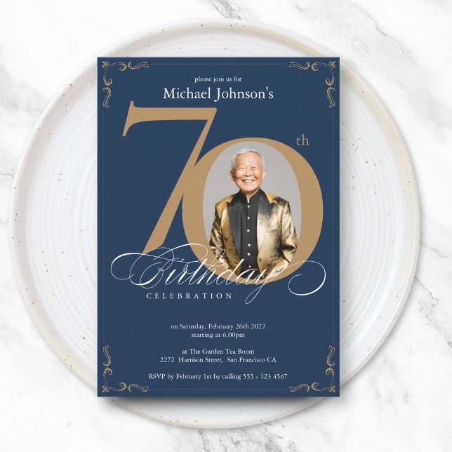 Convites Festa de aniversário de 70 Elegante Dourado azul m (Navy Blue Gold Elegant Photo 70th Birthday Party Invitation)