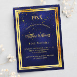 Convites Festa de aniversário de ouro azul luxo<br><div class="desc">Um fundo azul escuro,  azul marinho. A cor azul é irregular. Com uma falso moldura dourada e um sprinkle confetti de ouro,  letras coloridas de ouro. Personalize e adicione ano de nascimento,  nome,  detalhes da festa.</div>