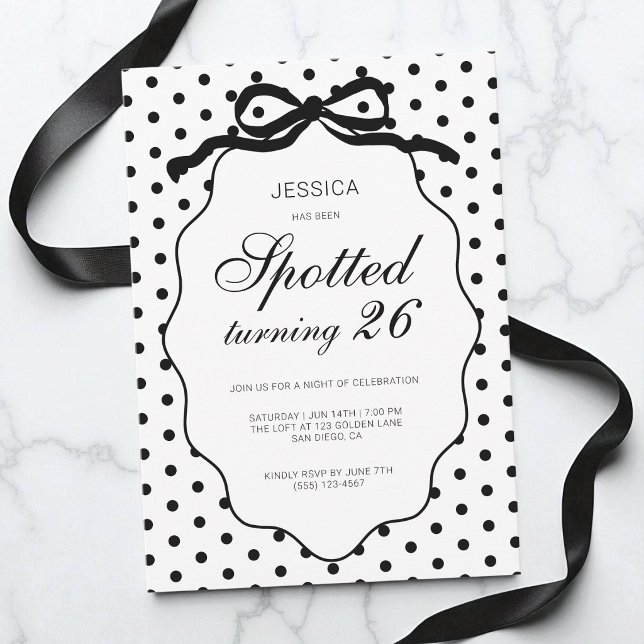 Convites Festa de Aniversário de Viravolta com Bolinhas Pre (Polka Dot Black Bow Spotted Turning Birthday Party Invitation)