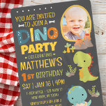 Convites Festa de aniversário do Dinossauro Dino Kid Modern<br><div class="desc">Composto por tipografia manuscrita em sans serif divertida; dinossauros T-REX bonitos no fundo Este é projetado por Fornecimentos de Partido Selecionado,  exclusivo para Zazzle. Disponível aqui: http://www.zazzle.com/store/selectpartysupplies</div>