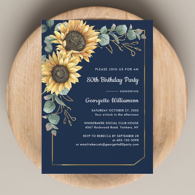 Convites Festa de aniversário Elegante Eucalipto Girassol 8 (Sunflower Eucalyptus Floral 80th Birthday Navy Blue Party Invitation)