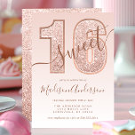 Convites Festa de aniversário Rosa Dourada Glitter Script S<br><div class="desc">Convite de aniversário Rosa Dourado Glitter Script Sweet 16. Este design de tendência é acentuado com brilho rosa-dourado contra um fundo cor-de-rosa pincelado. Personalize este design personalizado com seus próprios detalhes.</div>