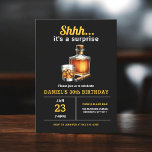 Convites Festa de aniversário Surpresa de 30 de Uísque de C<br><div class="desc">Levante um copo para celebrar ao estilo com este Convite de aniversário de Whiskey Bourbon Adulto. Com uma design russa, mas sofisticada, inspirada em rótulos clássicos de uísque, este convite é perfeito para entusiastas de bons espíritos. Com uma tipografia ousada e tons ricos e terríveis, ele define o clima para...</div>