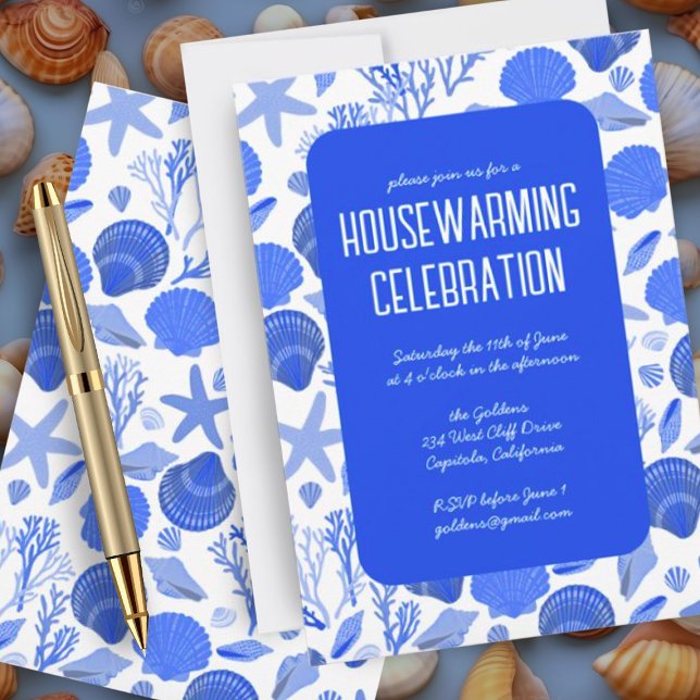 Convites Festa de Aquecimento Doméstico de Praia Chic, Blue (Custom housewarming party invitation with a blue and white nautical ocean seashell pattern)