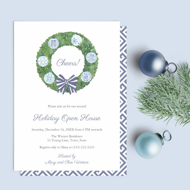 Convites Festa de Bebidas de Natal Preppy Boxwood (Holiday Open House party invitation: Preppy boxwood wreath with blue and white ginger jar ornaments.)