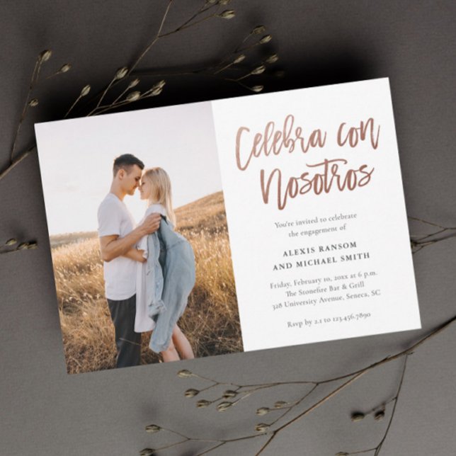 Convites Festa de Engajamento de Foto Moderna Celebra con N (Spanish 2 photo engagement party invitation with modern rose gold celebrate with us typography.)