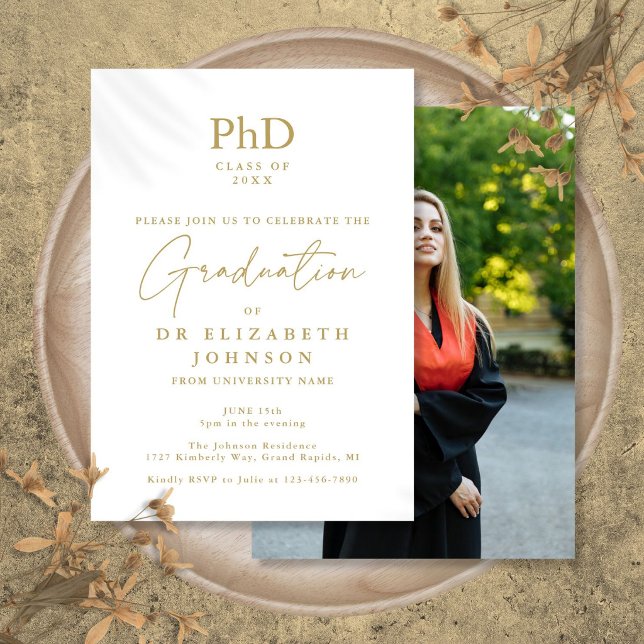Convites Festa de Formatura com Foto de Doutorado em Rótulo (Gold Script PhD Degree Photo Graduation Party Invitation)