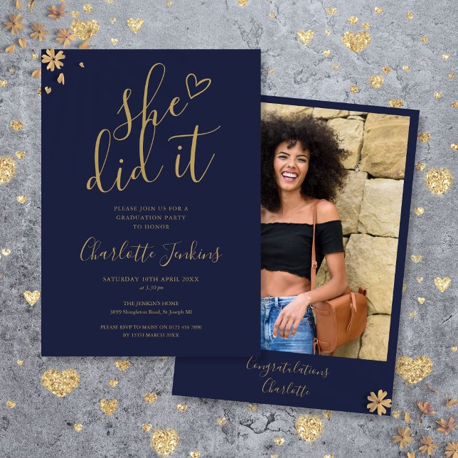 Convites Festa de Formatura com Foto e Roteiro Azul Marinho (Navy Blue She Did It Script Photo Graduation Party Invitation)