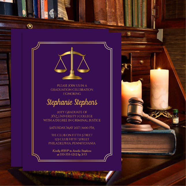 Convites Festa de Formatura de Advogado Elegante Roxo e Dou (Elegant Purple and Gold Tone Law Attorney Lawyer Graduation Announcement | Party Invitation)