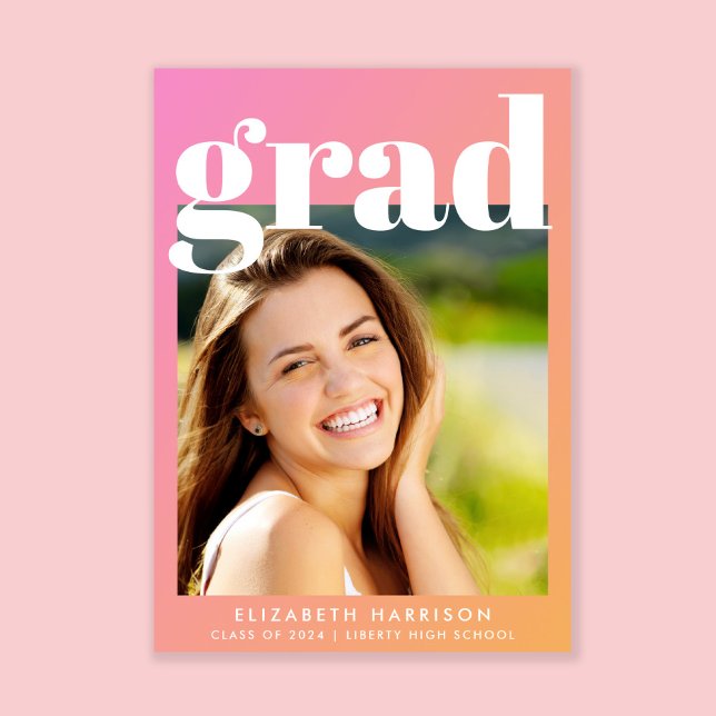 Convites Festa de formatura de Foto Laranja Trendy Pink (A modern photo graduation party invitation to celebrate the graduate's achievements)