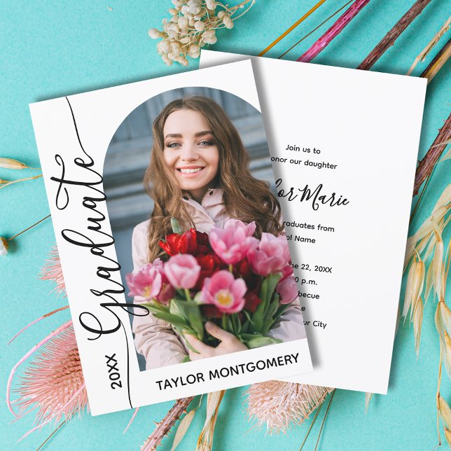 Convites Festa de formatura de Fotografias Archadas Moderna (Modern arched photo graduation party invitations with your details on the back)