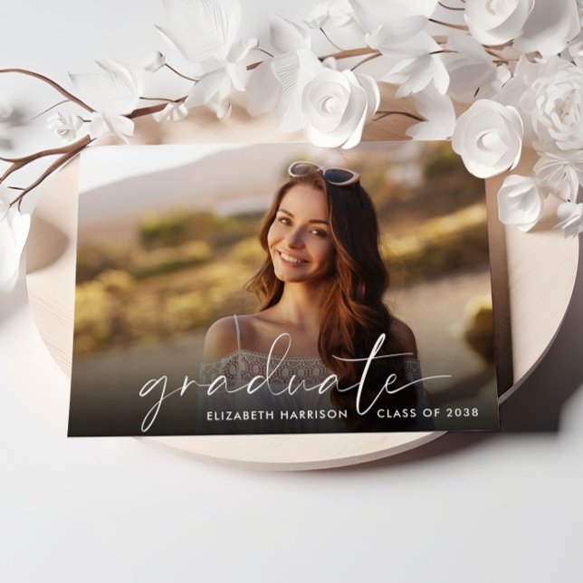 Convites Festa de formatura de Fotografias de Script Branco (Cherish the milestone: share your graduate's achievement with a custom photo graduation invitation)