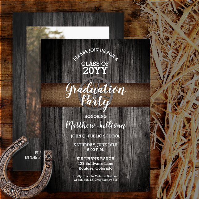 Convites Festa de formatura do Ano da Classe do Vagão Rusti (Rustic Wagon Wheel and Barnwood Class Year Graduation Party Invitation -- Print and/or Download)