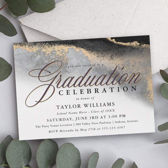 Convites Festa de formatura Dourada e moderna (A modern sophisticated graduation party invitation with an abstract black and gold background.)