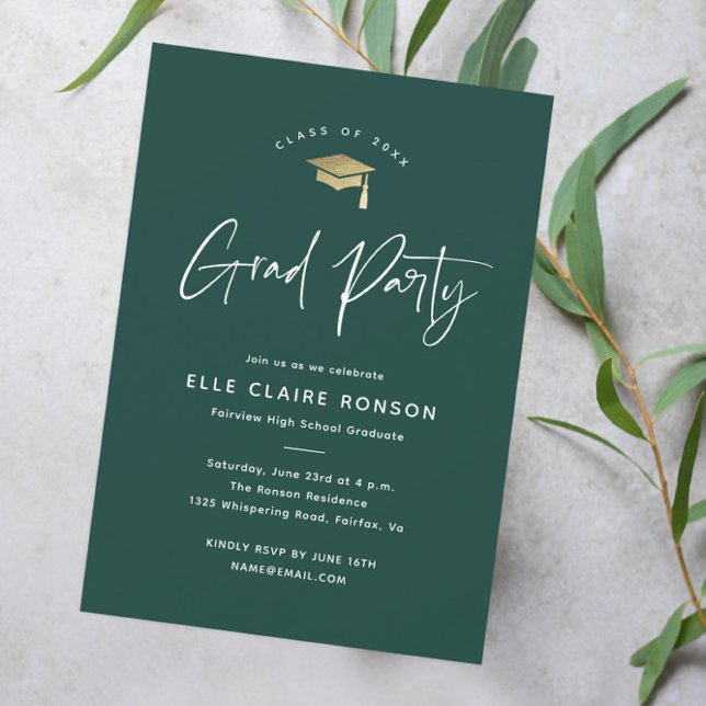 Convites Festa de Formatura Simples com Letra Verde (Modern script green and gold graduation party invitation.)