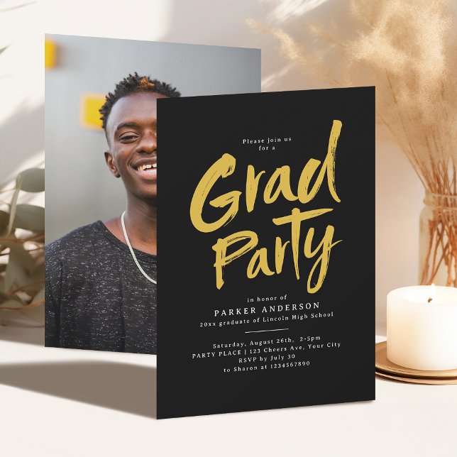 Convites Festa de Graduação com Letra de Pincel Moderna Sim (Black & Gold Simple Modern Brush Script Grad Party Invitation)