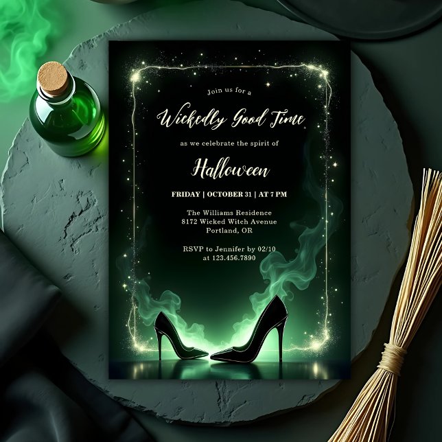 Convites Festa de Halloween das Meninas do Emerald Wicktly  (Wickedly Good Time Halloween Party Invitation – Witch Heels, Emerald Smoke & Sparkle)