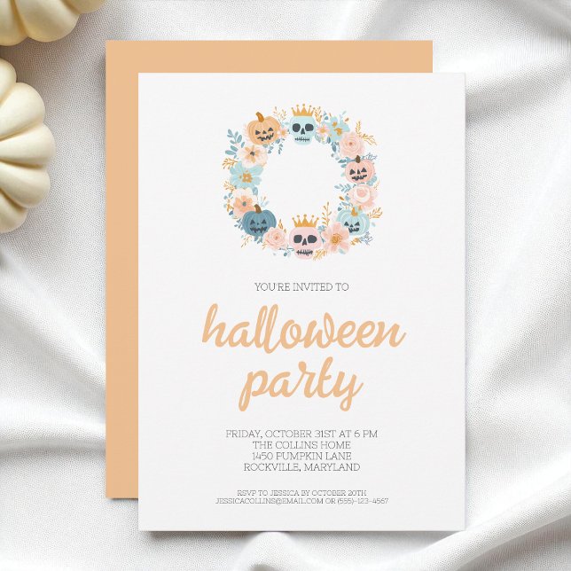 Convites Festa de Halloween de Spooky Orange Skull Floral W (Spooky Orange Skull Floral Wreath Halloween Party Invitation)