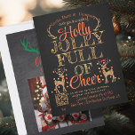Convites Festa de Natal da Família Rustic Holly & Jolly<br><div class="desc">Ponha o tom para uma reunião divertida e festiva com este Convite de festas de Natal Rustic Holly & Jolly! Apresentando um charmoso fundo de quadro com gráficos leves de cera e cintilação, este convite é elegante e caprichoso. As costas acrescentam um toque pessoal com uma fotografia festiva engraçada da...</div>