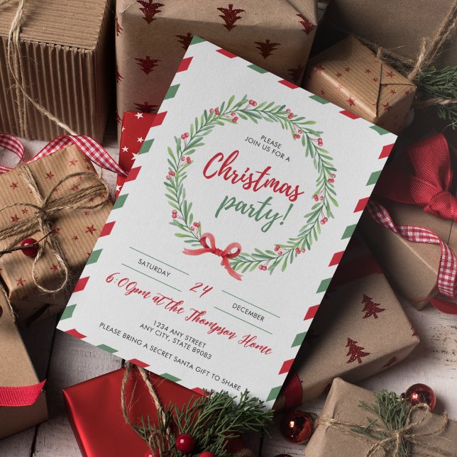 Convites Festa de Natal Elegante Wreath e de Fronteira Fest (A festive Christmas party invitation featuring a holiday wreath with red berries, a decorative bow, )