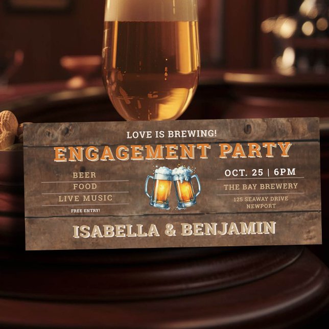 Convites Festa de noivado de Bilhete de Madeira de Cerveja (beer themed engagement party invitation brewery ticket rustic wood board)