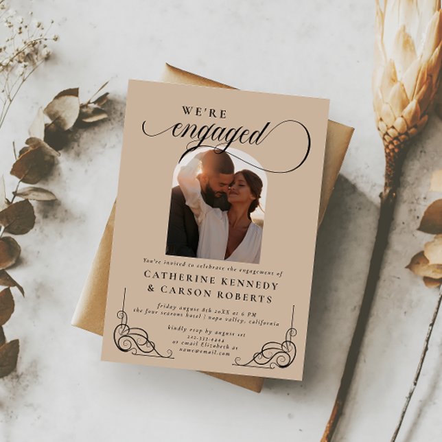 Convites Festa de noivado de Caligrafia de Script Beige e P (Criador carregado)