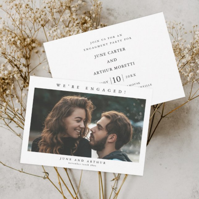 Convites Festa de Noivado de Casamento com Foto Simples (Simple minimalist black and white engagement photo party or shower invitations.)