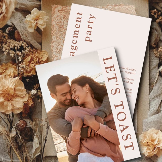 Convites Festa de noivado de Fotografias do Vamos Toast (Engagement Photo Invitation from the Engagement Party Invitations collection by Darling & May)