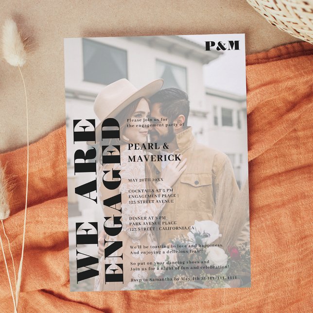 Convites Festa de noivado de fotos brancas e simples e pret (Bold simple black white photo engagement party invitation)