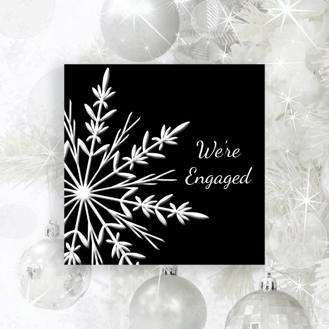 Convites Festa de noivado de inverno em Floco de Neve Preto (Celebrate your winter engagement with the festive Black and White Snowflake Party Invitation.)