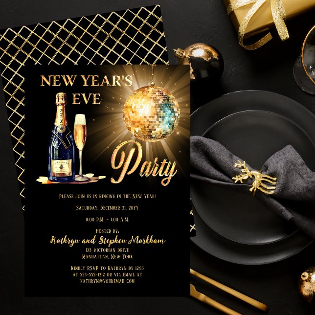 Convites Festa Dourada de Véspera de ano novo Negra de Disc (Disco Ball and Champagne with Glass Black and Gold Tone New Year's Eve Party Invitation)