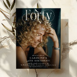 Convites Festa Elegante do aniversário de 40 anos de Fotogr<br><div class="desc">Celebre os grandes 4-0 em estilo com nossos convites personalizados para aniversário de 40 anos de fotos! Posicione sua foto favorita da estrela de aniversário frente e centro, belamente complementada por um elegante roteiro decorativo branco que lê 40. Nosso modelo fácil de usar permite que você adicione seu toque pessoal,...</div>