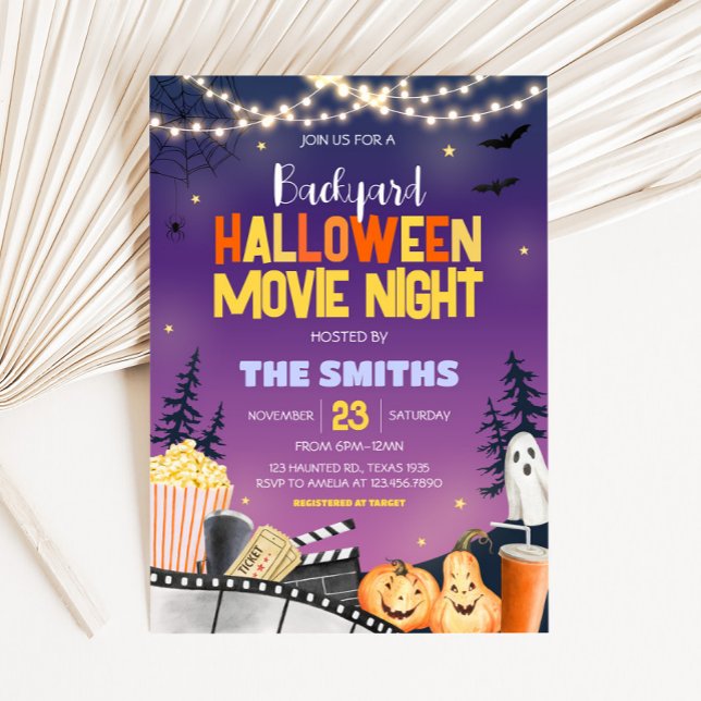 Convites Festa Noturna de Cinema de Festa de Halloween (Backyard Cute Halloween Party Movie Night Party Invitation)