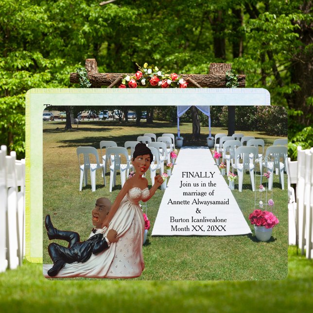 Convites Finalmente Casamento Divertido Casal Preto (Finally Getting Wed Funny African American Couple Invitation)