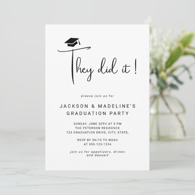 Convites Fizeram Um Script De Foto Mínimo De Graduação Dupl (Em pé/Frente)