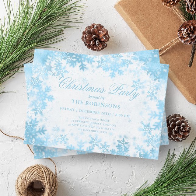Convites Flocos de neve de Natal Festivos (Festive Holiday Christmas Turquoise Snowflakes Invitation)