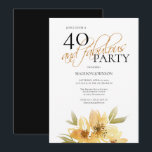 Convites Floral Amarelo Elegante 40 e aniversário fabuloso<br><div class="desc">Este convite tem uma elegância agradável que é perfeita para o seu evento especial. Este design apresenta flores amarelas suaves e tipografia personalizada em um fundo branco nítido. O verso apresenta uma elegante cor preta. Adicione suas informações para completar a aparência.</div>